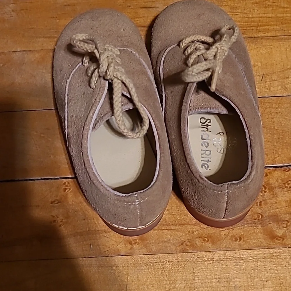 Stride Rite Size 5 Oxford Loafer.